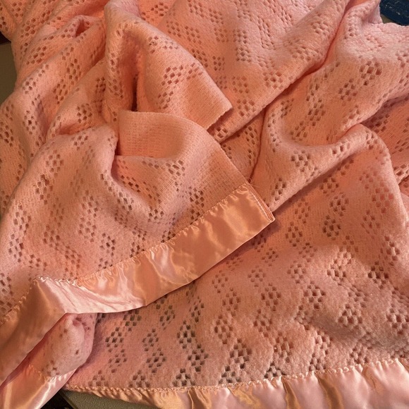 Vintage St Michael Satin Trim Pink Acrylic Blanket Made in UK Full Size 90x89 - Picture 4 of 16